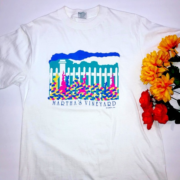 cuffy’s Tops - Vintage 90’s floral Martha’s Vinyard T-shirt VSCO